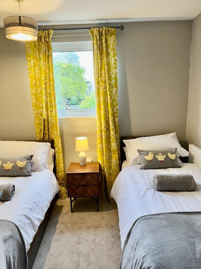 Canada House - Sleeps 6 -3 King Or 6 Single Ideal For Contractors وارينغتون المظهر الخارجي الصورة