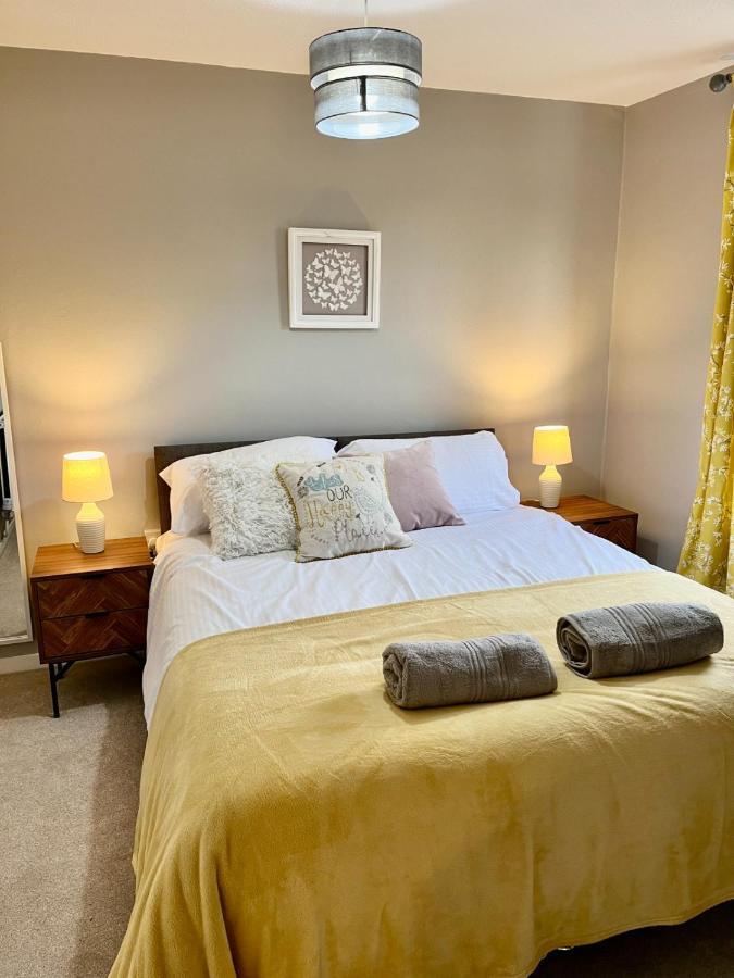 Canada House - Sleeps 6 -3 King Or 6 Single Ideal For Contractors وارينغتون المظهر الخارجي الصورة