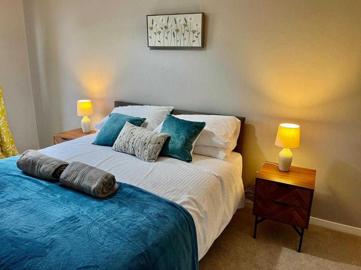 Canada House - Sleeps 6 -3 King Or 6 Single Ideal For Contractors وارينغتون المظهر الخارجي الصورة